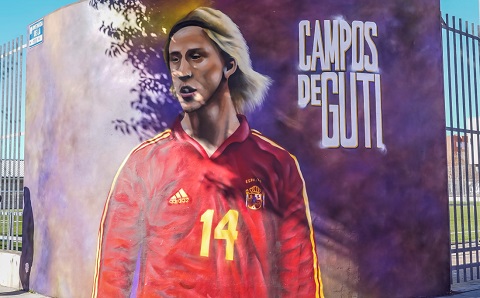 Torrejón de Ardoz homenajea a “Guti” con dos murales en los campos de fútbol que llevan el nombre del exfutbolista murales guti 2